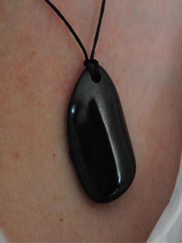 Les decos de cecile lithotherapie la shungite bijoux